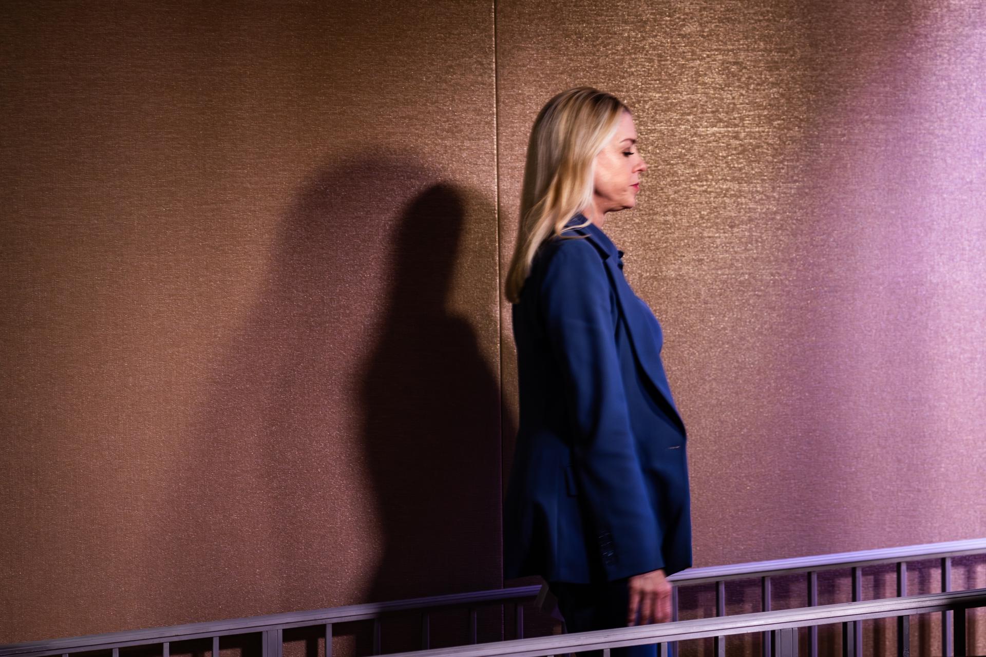 Washington (United States), 02/04/2026.- (FILE) - US Attorney General Pam Bondi arrives to deliver remarks during a press conference at the Department of Justice in Washington, DC, USA, 04 December 2025 (reissued 02 April 2026). US President Trump announced on 02 April 2026 that he dismissed Pam Bondi as Attorney General, replacing her in the interim with Todd Blanche. EFE/EPA/MAANSI SRIVASTAVA
