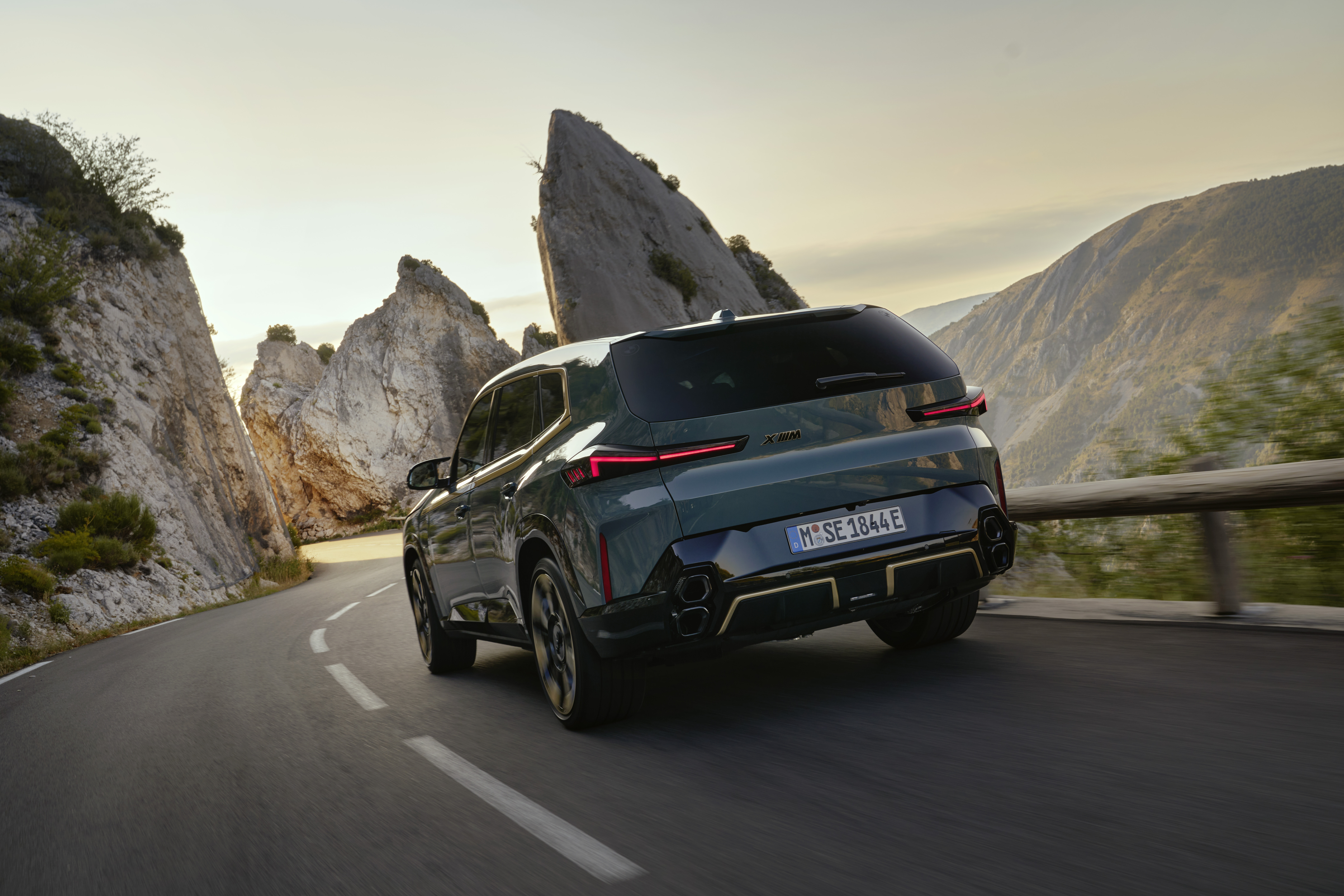 El componente eléctrico del sistema híbrido permite recorrer hasta 88 kilómetros en modo EV, sin usar el motor a combustión.
