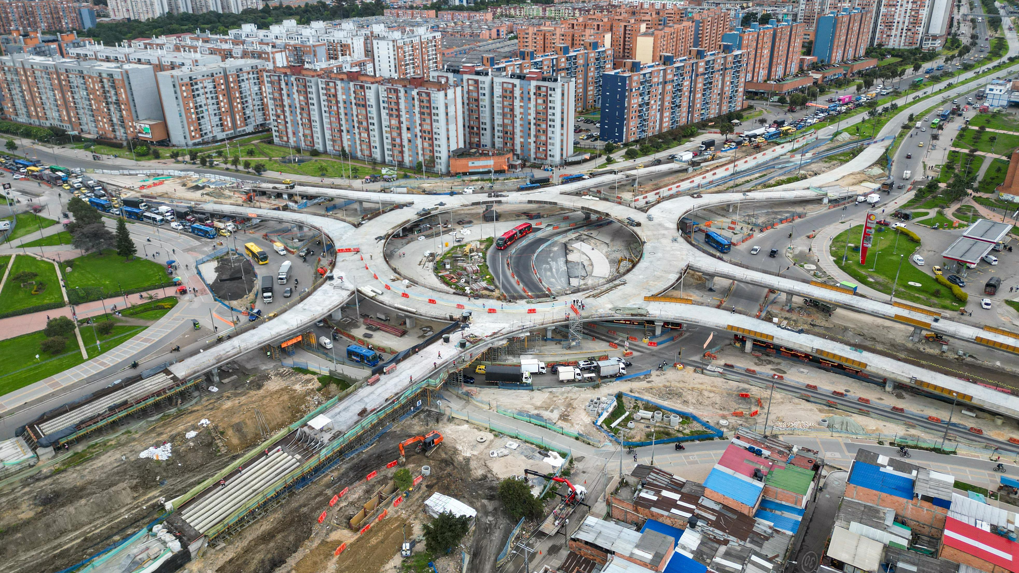 Glorieta elevada de la av. Ciudad de Cali va en más del 72%, ¿cuándo estará lista?