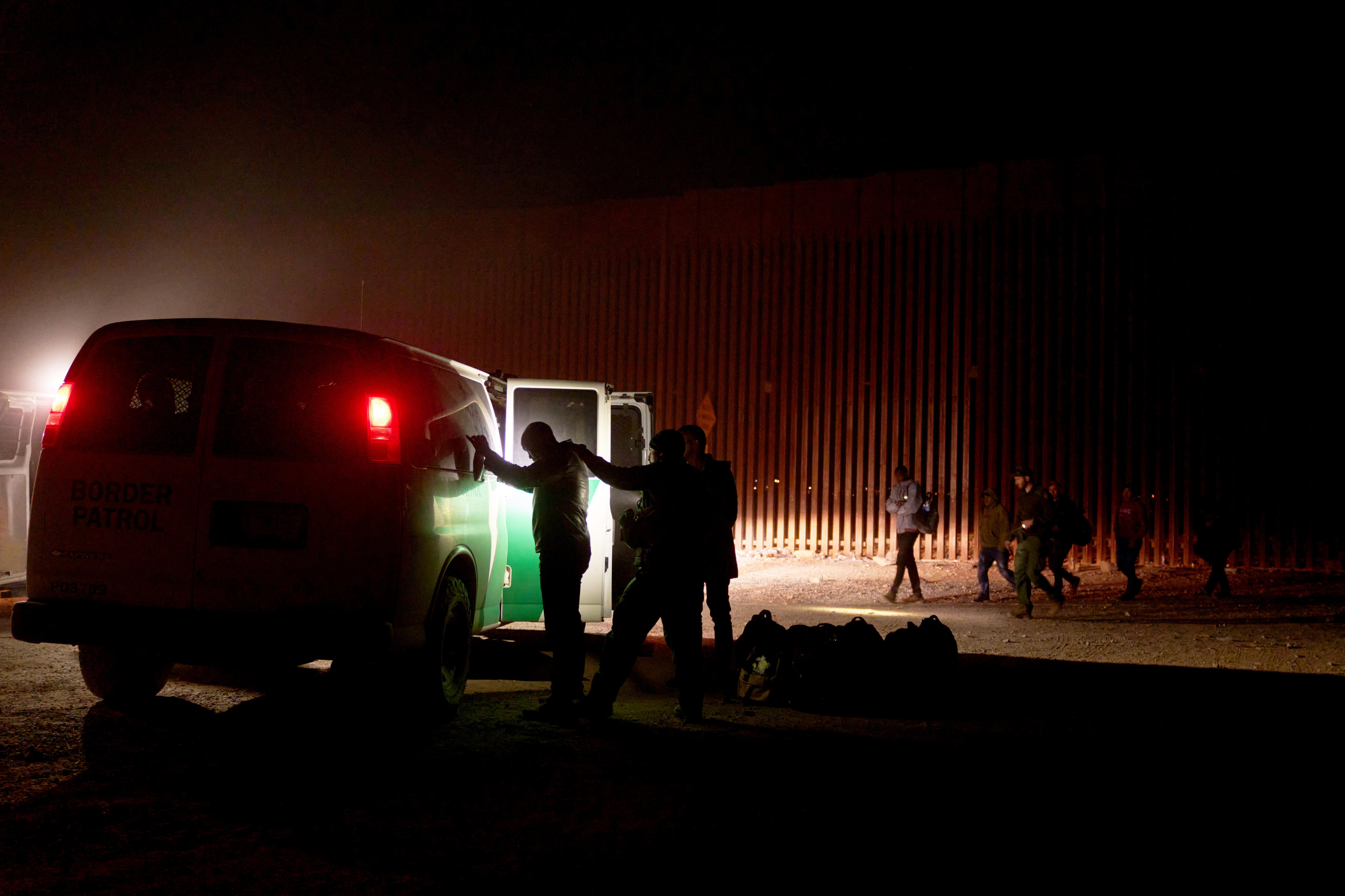 Biden intenta darle la vuelta a la política migratoria; esto es lo que ofrece