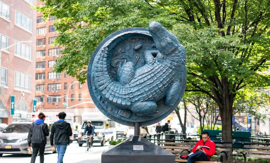 La historia detrás de la estatua de un caimán que se inauguró en Nueva York