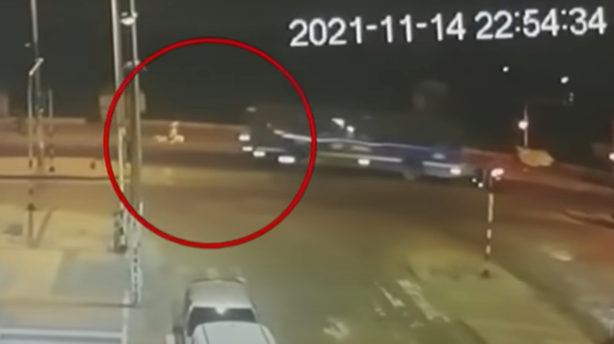 Conductor de Sitp huyó luego de atropellar a una motociclista en Bogotá