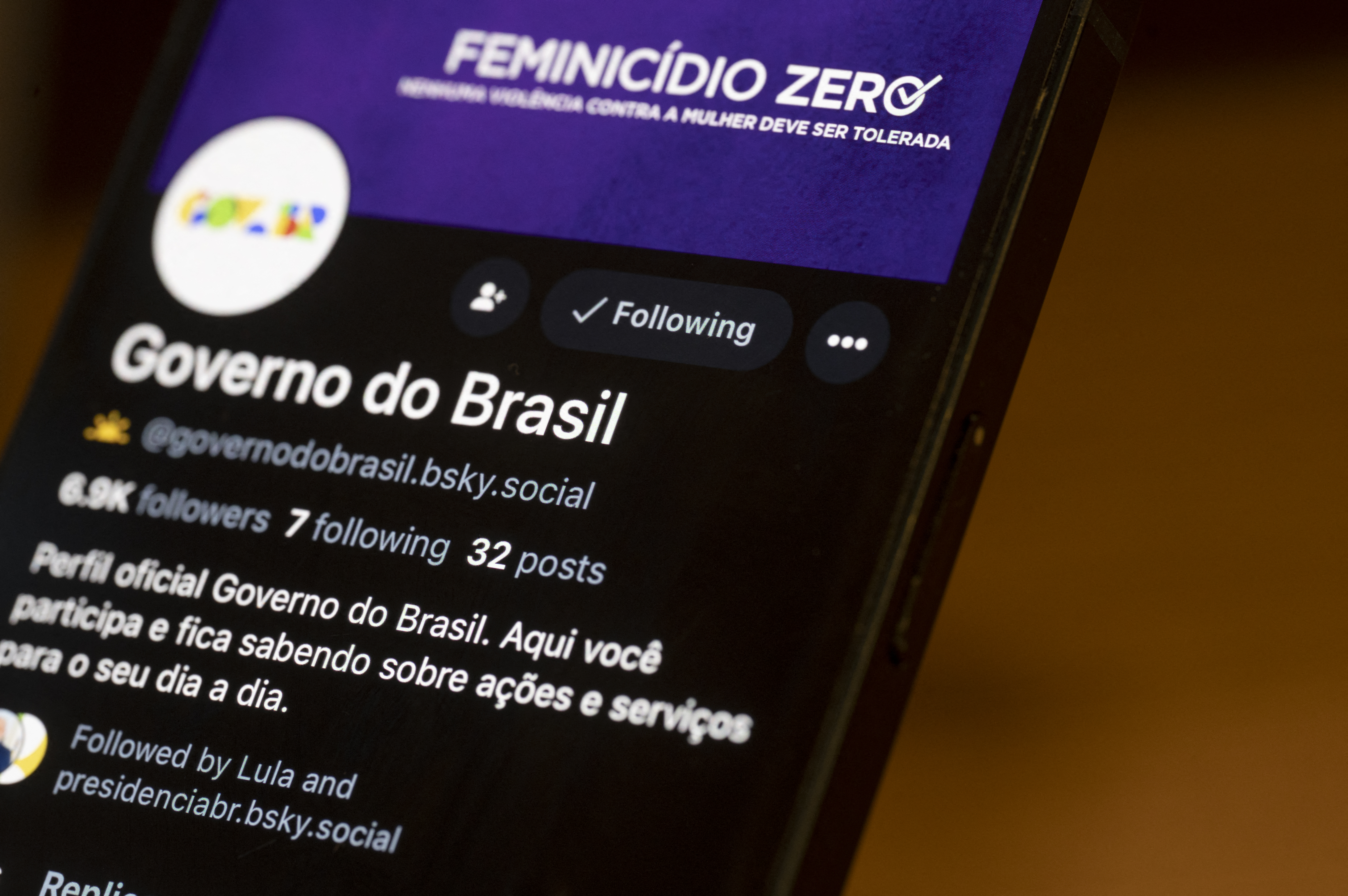 X comienza a cumplir los pedidos de la justicia para volver a operar en Brasil