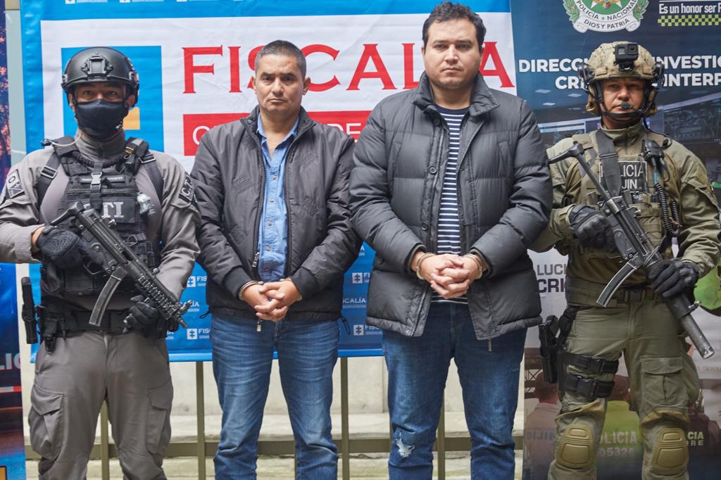 Andrés y Ramón Pérez Hoyos, luego de sus capturas en la madrugada del pasado sábado 14 de enero. Para la Fiscalía, los hermanos son quienes pagaron para asesinaron al fiscal Marcelo Pecci.