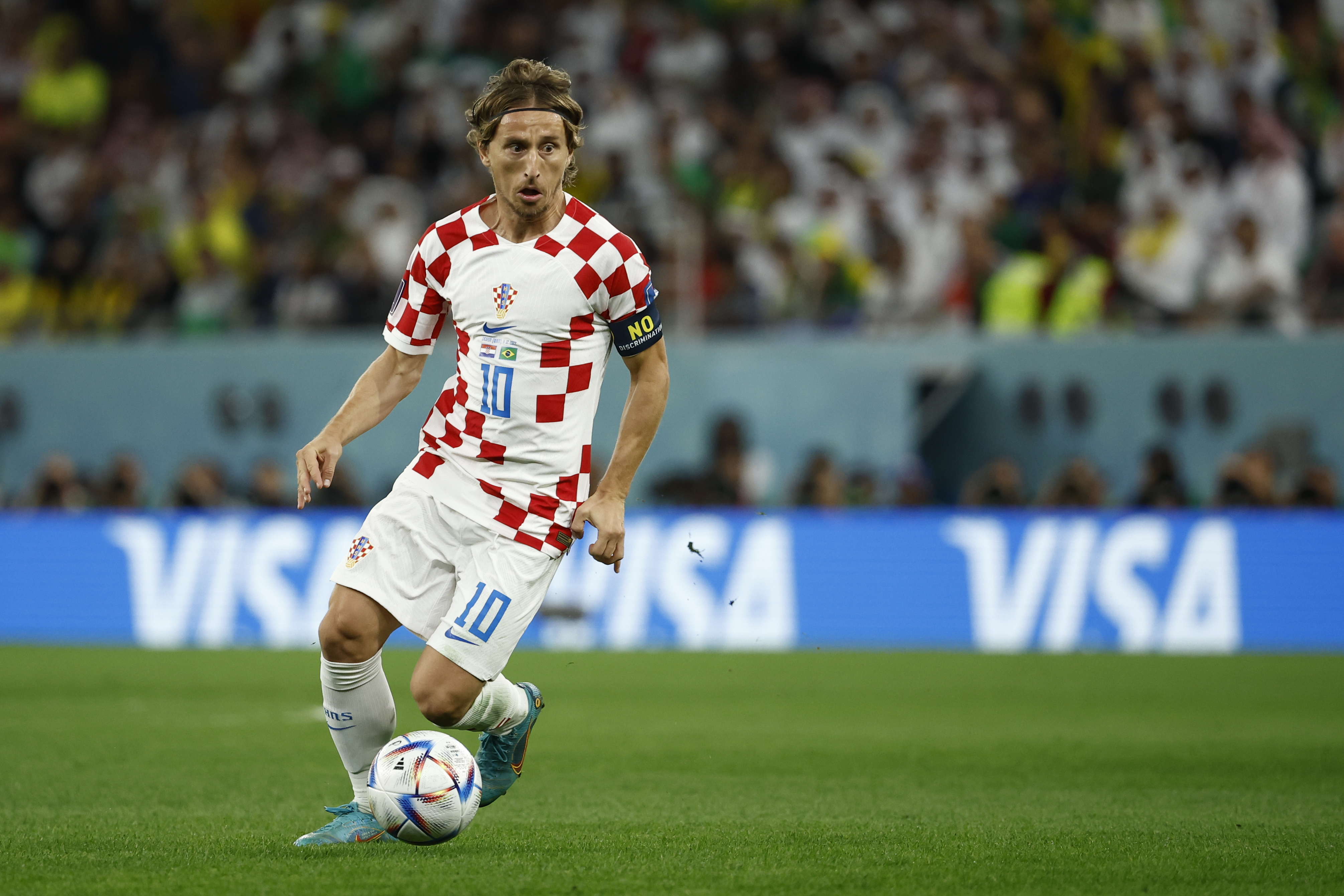 GR5043. RAYÁN (CATAR), 09/12/2022.- Luka Modrić de Croacia hoy, en un partido de los cuartos de final del Mundial de Fútbol Qatar 2022 entre Croacia y Brasil en el estadio Ciudad de la Educación en Rayán (Catar). EFE/ José Méndez