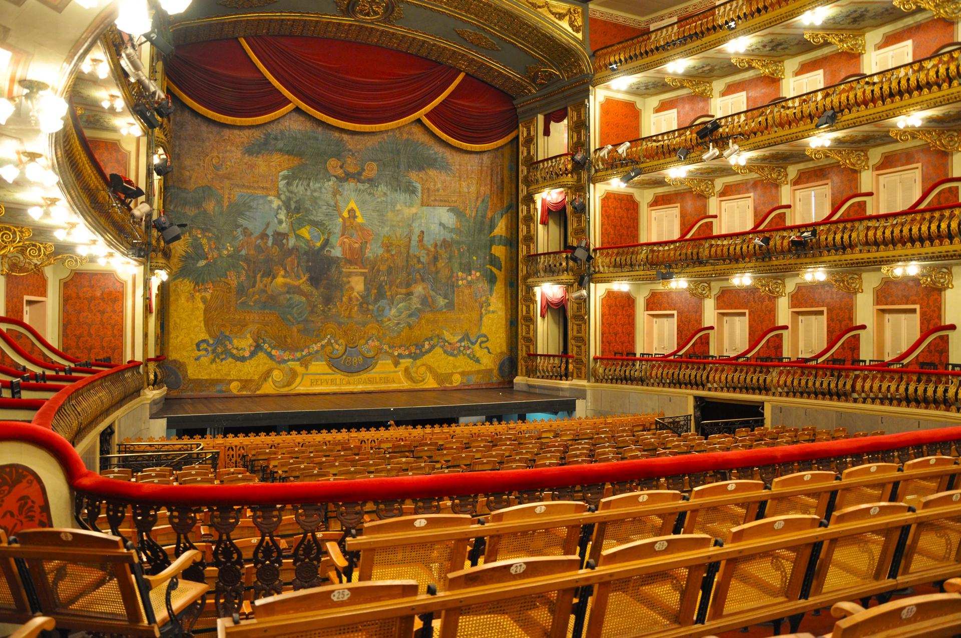 AME3297. BELÉM (BRASIL), 27/07/2026.- Fotografía cedida por la Organización de las Naciones Unidas para la Educación, la Ciencia y la Cultura (Unesco) que muestra el interior del Theatro da Paz (1878), en Belém (Brasil). La Unesco decidió declarar como Patrimonio Mundial los dos lujosos teatros de ópera erigidos en medio de la Amazonía brasileña, el Teatro Amazonas (1896), en Manaos, y el Theatro da Paz (1878), en Belém, con estilos arquitectónicos y materiales europeos, que simbolizan la riqueza de la llamada Belle Époque en la mayor selva tropical del mundo. EFE/ Unesco /SOLO USO EDITORIAL/NO VENTAS/SOLO DISPONIBLE PARA ILUSTRAR LA NOTICIA QUE ACOMPAÑA (CRÉDITO OBLIGATORIO)