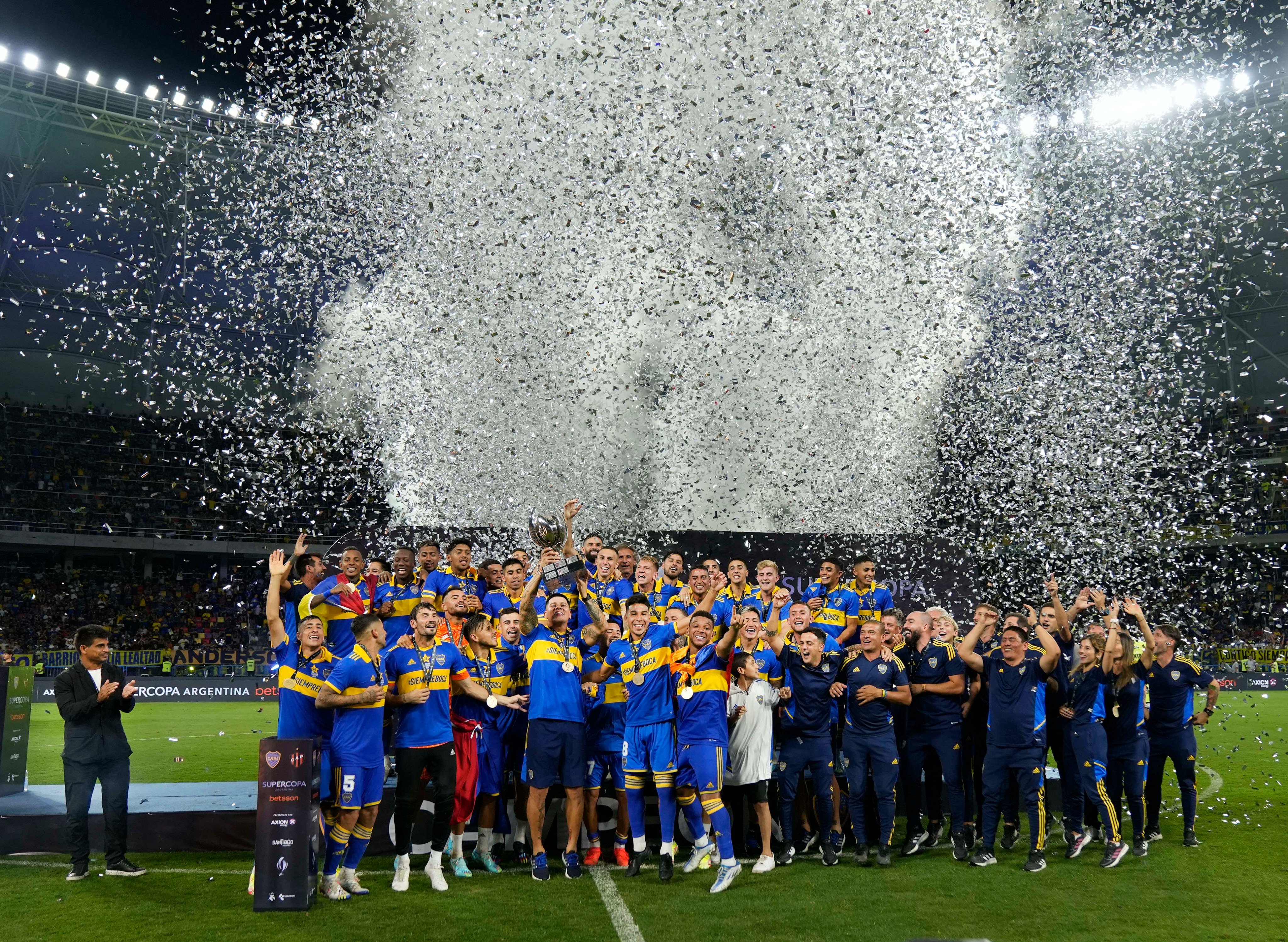 Fabra y Villa, supercampeones con Boca Juniors en Argentina