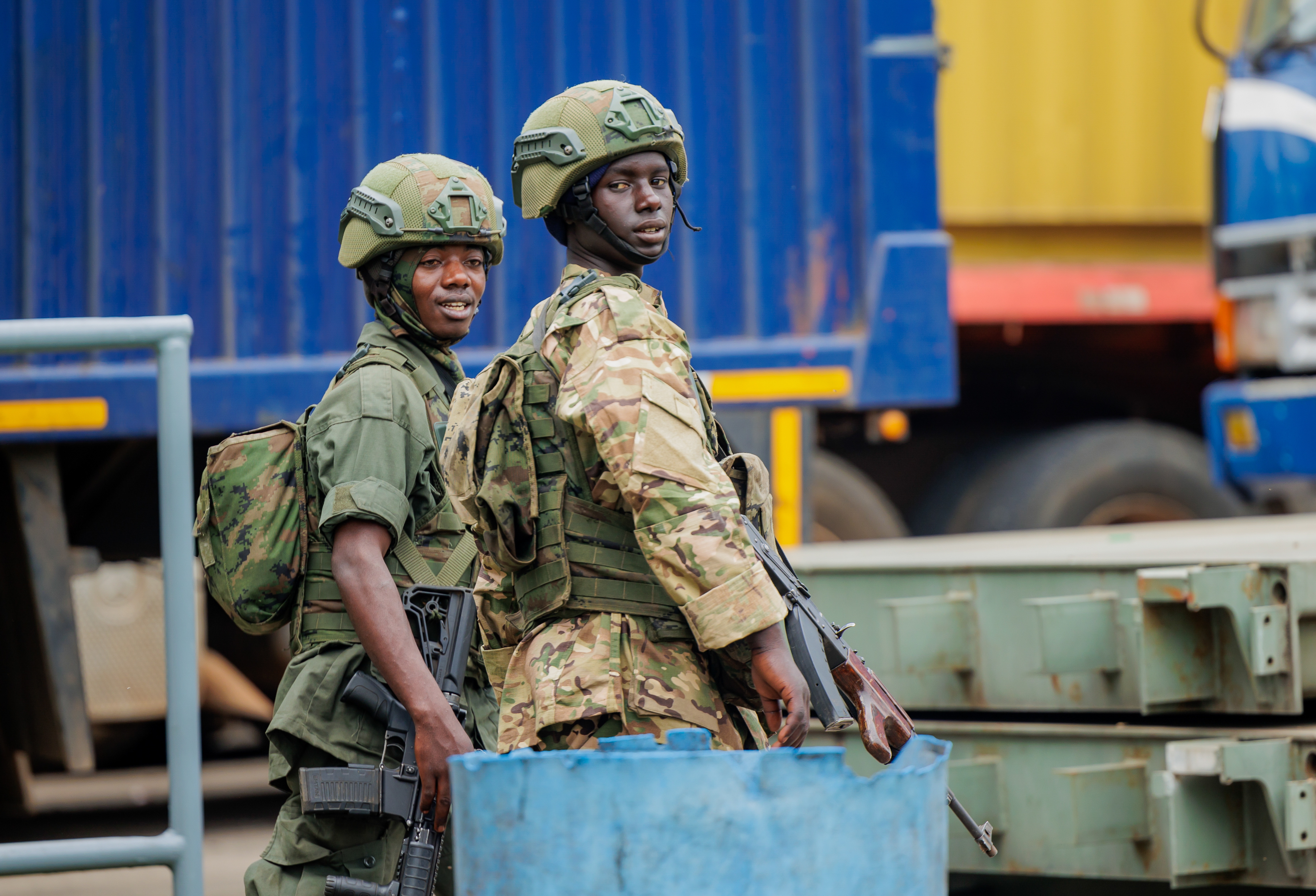 Gisenyi (Rwanda), 29/01/2025.- Members of the M23 armed group operated on the Congolese side of La Corniche border crossing point between the Democratic Republic of Congo and Rwanda at Gisenyi, Rwanda, 29 January 2025. Members of the M23 have tighten their grip on Goma, the capital city of North Kivu in the eastern Democratic Republic of the Congo. (Ruanda) EFE/EPA/MOISE NIYONZIMA