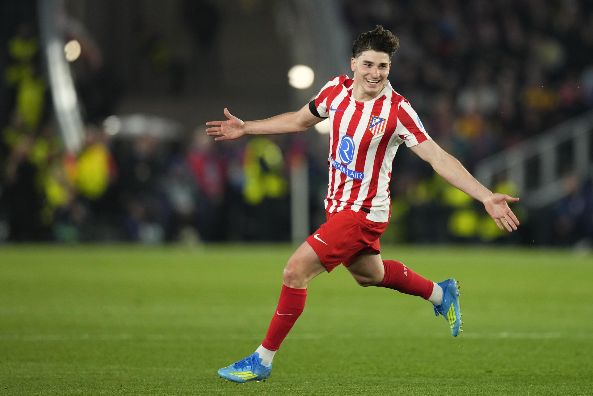 Barcelona va por Julián Álvarez: la cifra que exige Atlético de Madrid para dejarlo salir