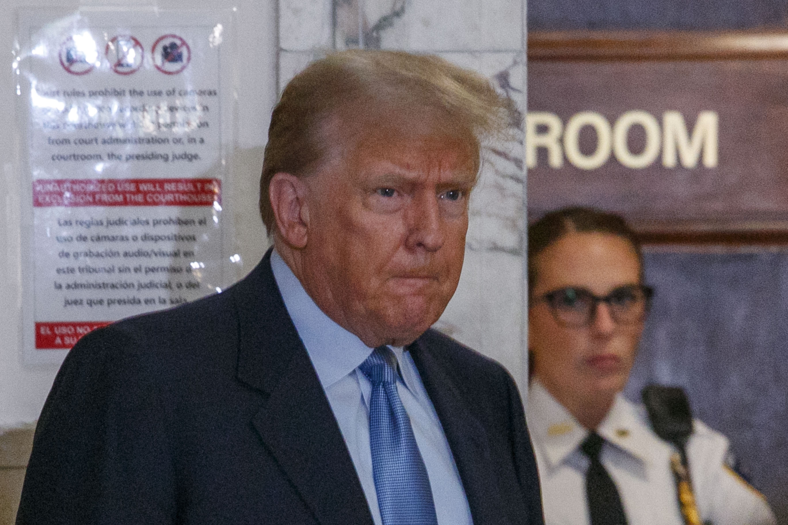 New York (United States), 18/10/2023.- Former US President Donald J. Trump arrives to his civil fraud trial in New York, New York, USA, 18 October 2023. Trump, his adult sons and the Trump family business are facing a lawsuit by the State of New York accusing them of inflating the value of assets to get favorable loans from banks. (Nueva York) EFE/EPA/SARAH YENESEL