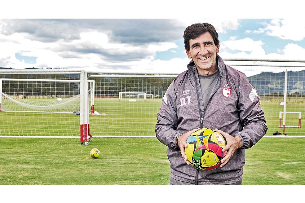 «El fútbol se debe vivir con locura»