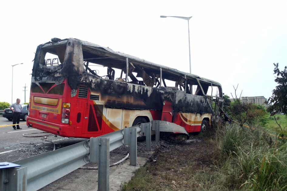 26 turistas muertos deja accidente de autobús en Taiwán