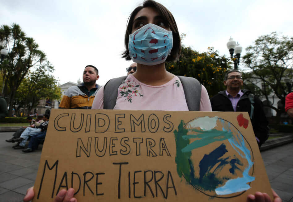 Los jóvenes denunciaron las políticas que apoyan la actividad extractivista en la región como los proyectos de carbón, petróleo y minería ilegal. / EFE