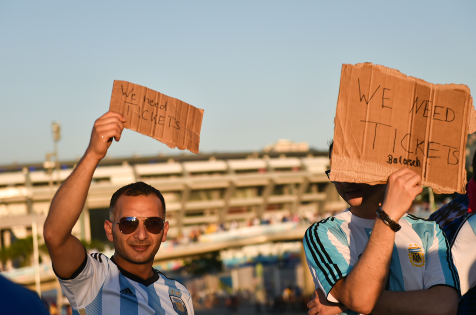 Lo que hacen los fanáticos para ver un partido del Mundial
