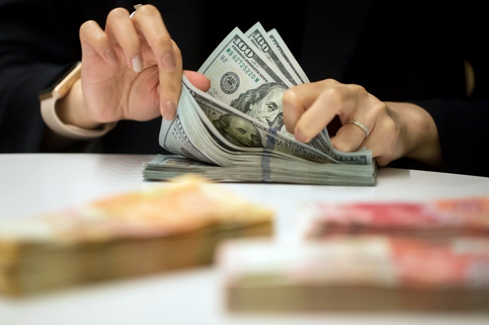 El dólar abrió la semana a la baja y quedó en $4.468 este 24 de abril de 2023