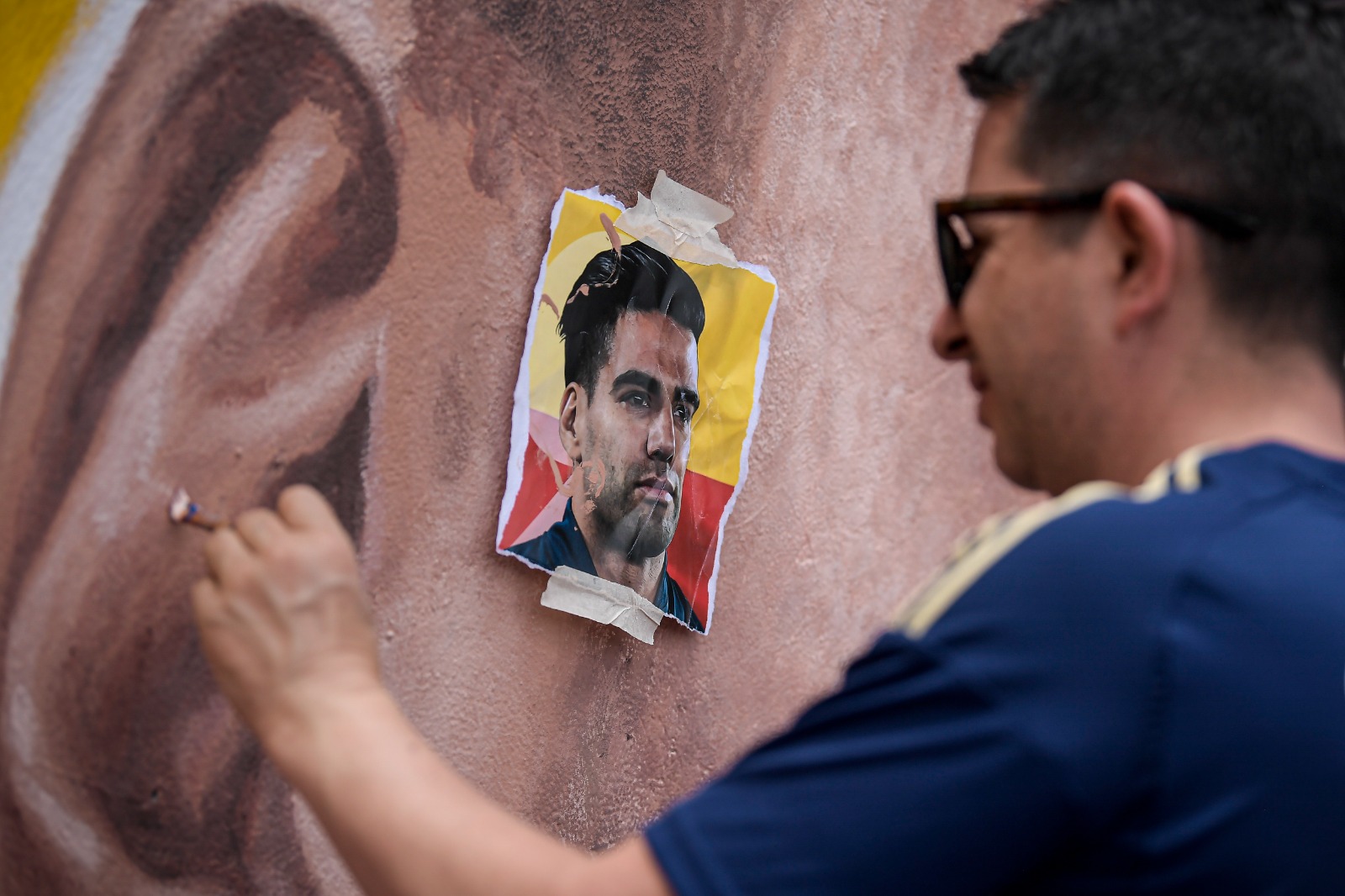 El delantero pasó con éxito por clubes como River Plate, Oporto, Atlético de Madrid, Mónaco, Chelsea, Galatasaray y Rayo Vallecano, antes de recalar en Millonarios.