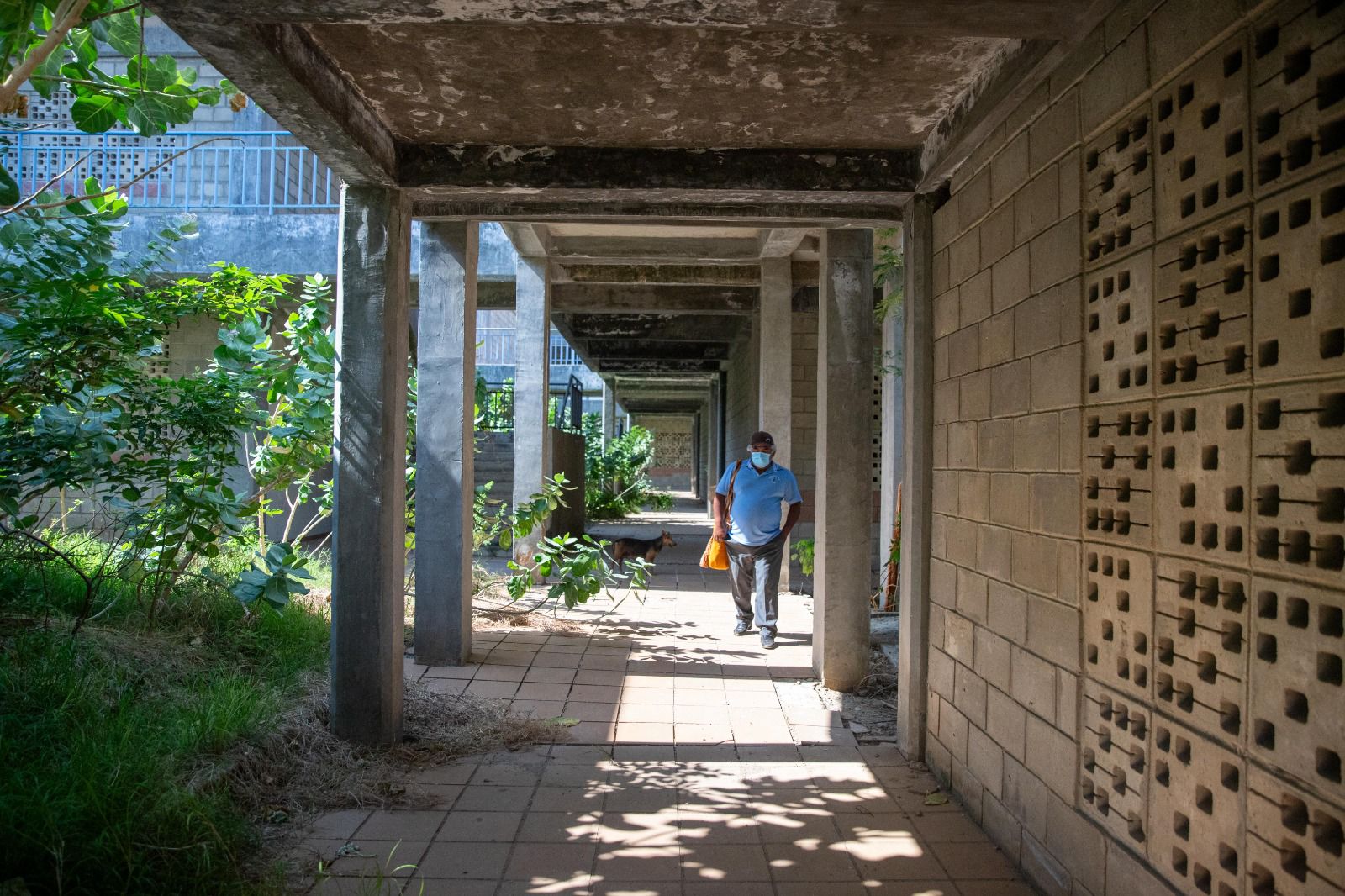 El futuro incierto del Megacolegio en Taganga, de obra esperada a mole en ruinas
