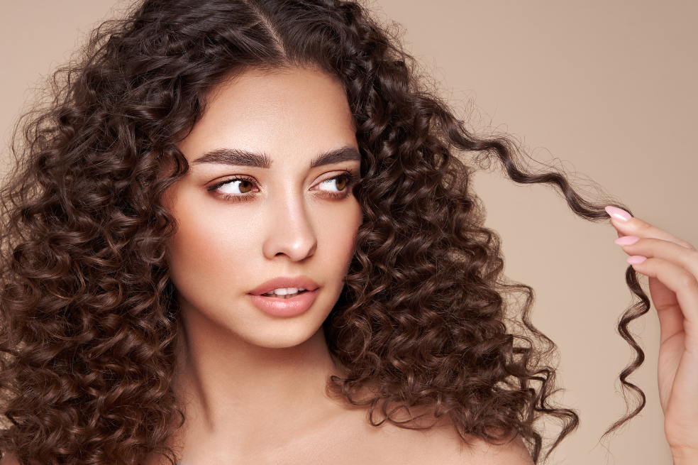 ¿Frizz eterno? Soluciones que cambiarán el cabello desde el primer uso