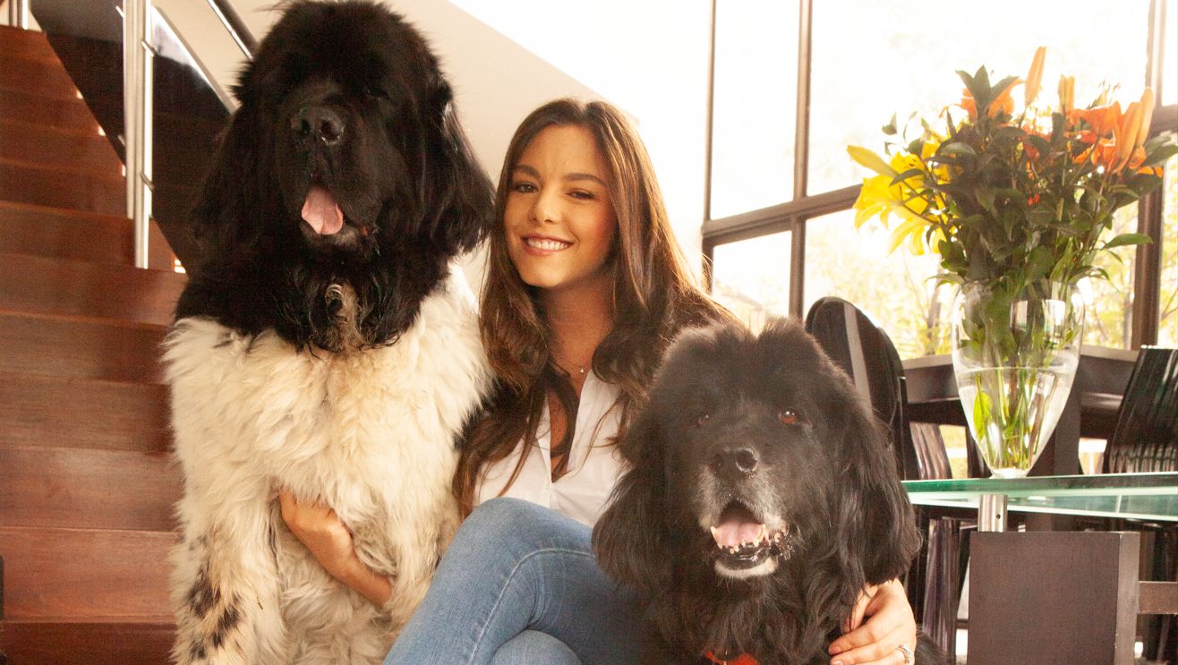 La emprendedora que diseña y confecciona accesorios de lujo para perros y gatos