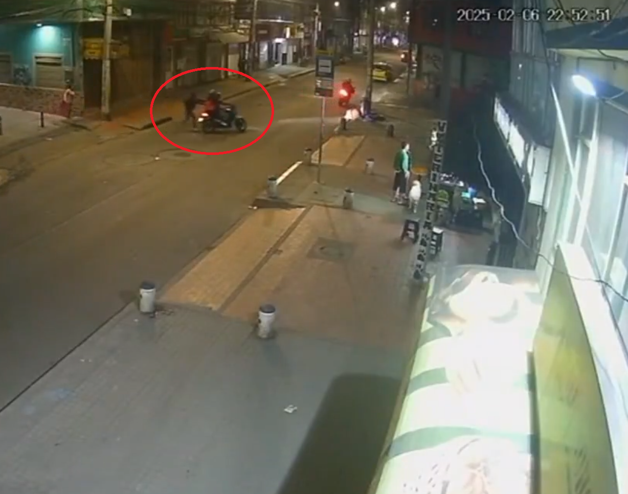 Ciudadano enfrentó a raponeros que se movilizaban en moto y recuperó su celular