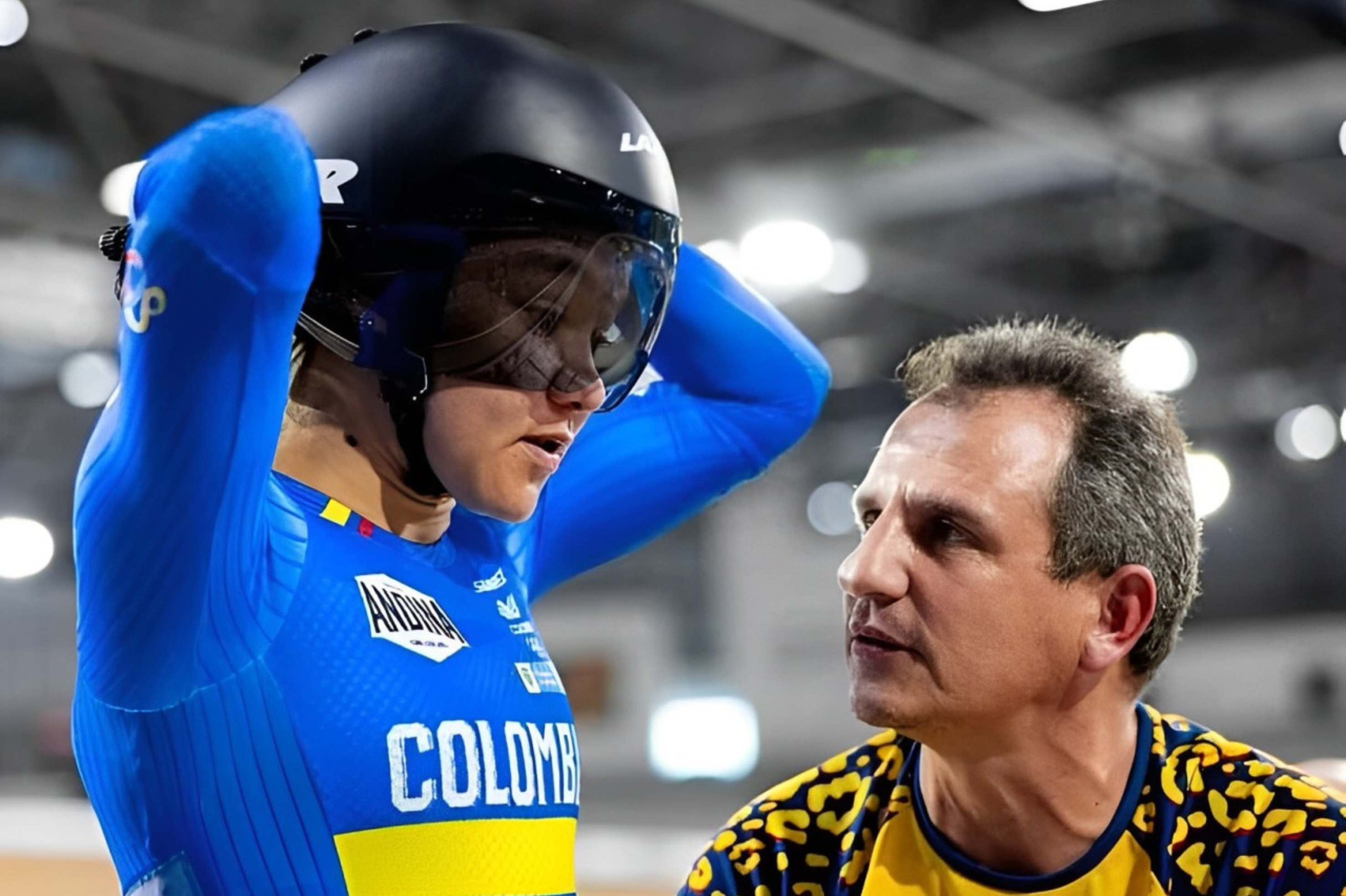 Martha Bayona (izq.), con John Jaime González, seleccionador de la selección colombiana de ciclismo de pista.