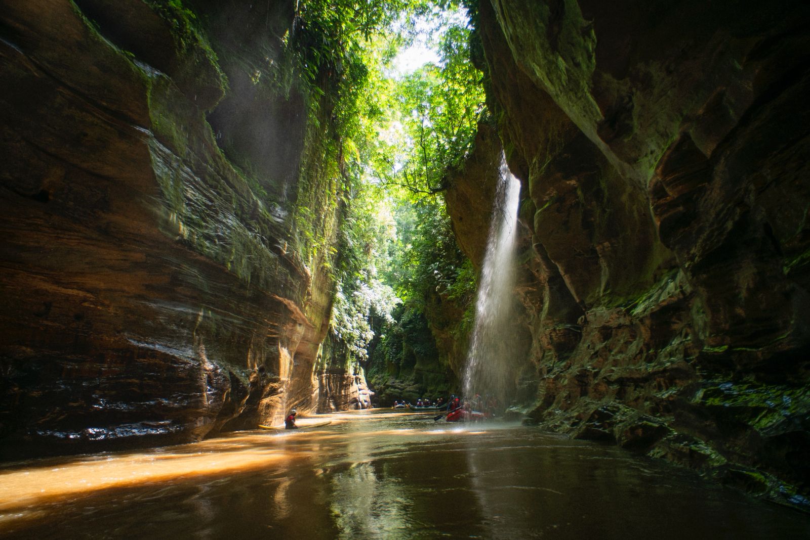 Las experiencias que ofrece Caguán Expeditions hacen parte de un proyecto de paz que nació en 2017, tras la firma del Acuerdo, como una apuesta concreta por transformar el territorio a través del turismo comunitario, la naturaleza y la memoria.