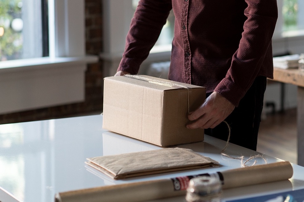Amazon busca monitorear a sus empleados por medio de un brazalete
