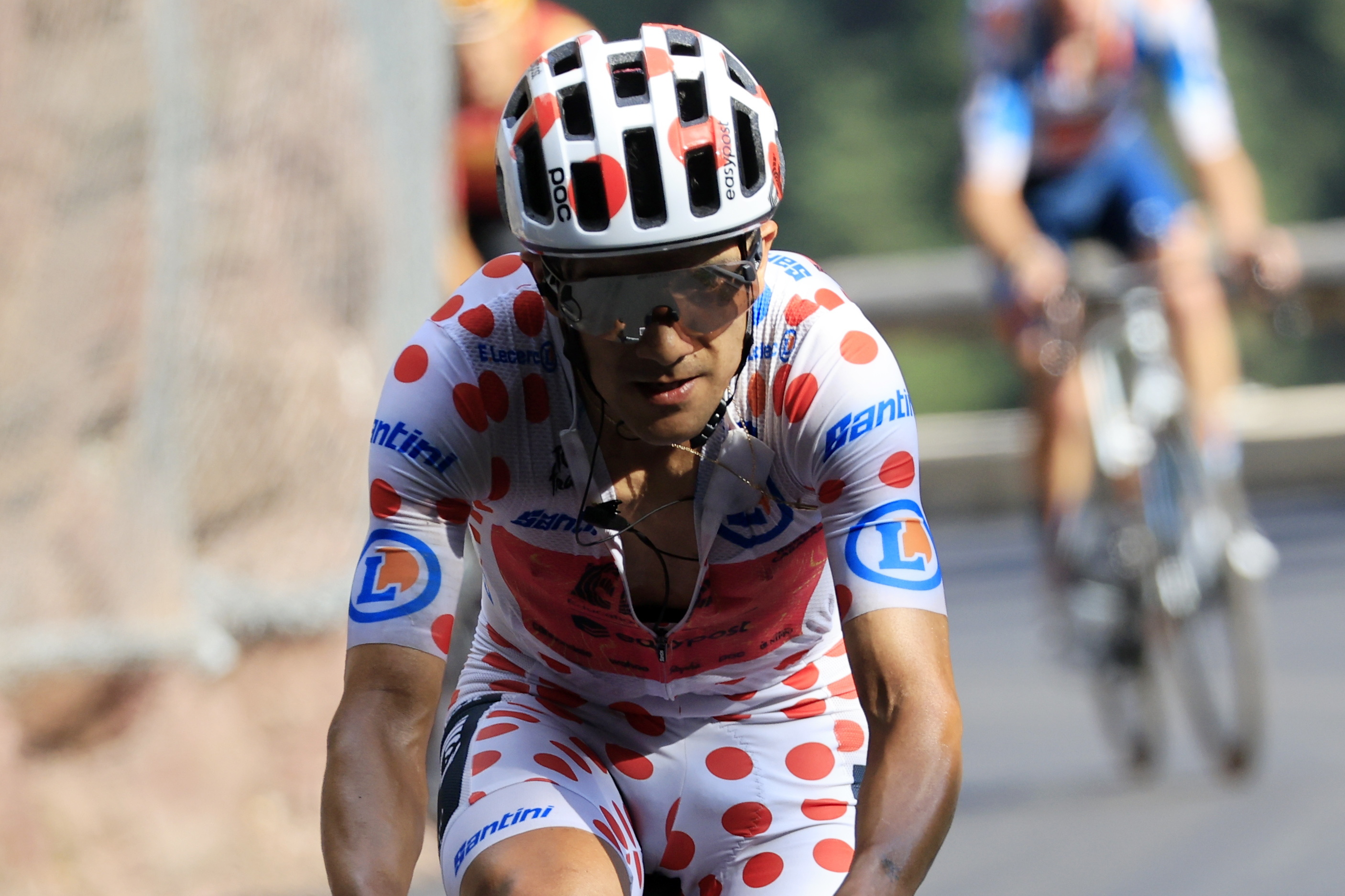 Col De La Couillole (France), 20/07/2024.- Polka dot jersey Ecuadorian rider Richard Carapaz of EF Education - EasyPost in action during the 20th stage of the 2024 Tour de France cycling race over 132km from Nice to Col de la Couillole, France, 20 July 2024. (Ciclismo, Francia, Niza) EFE/EPA/GUILLAUME HORCAJUELO