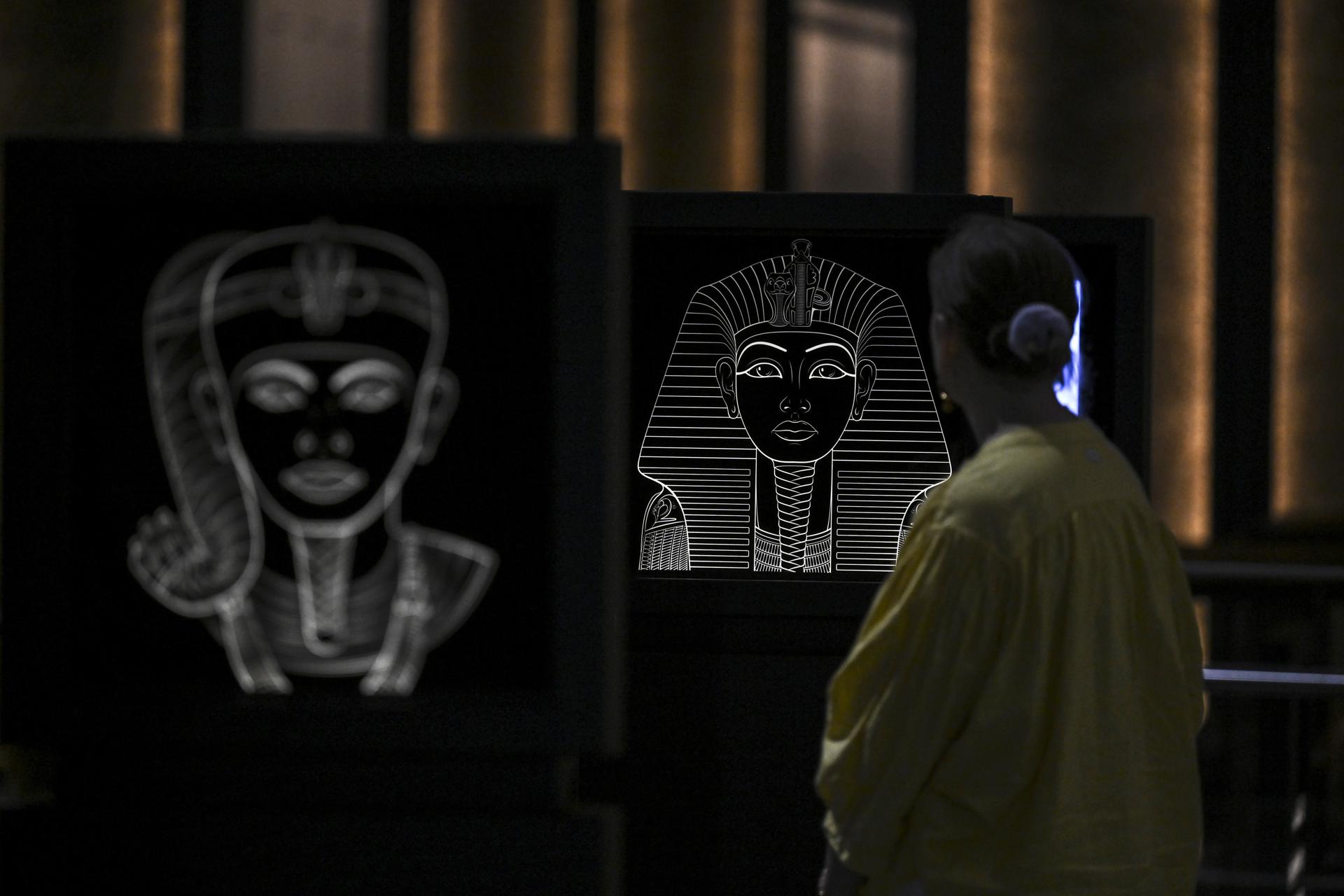 El Gran Museo Egipcio está completamente dedicado a la historia del antiguo Egipto, con más de 100.000 piezas arqueológicas que recorren 7.000 años de historia.