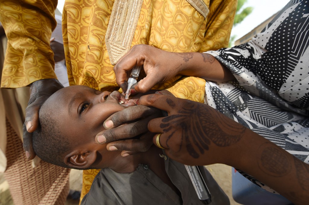 Tras detectar nuevo brote de polio, vacunarán a 23 millones de niños en África