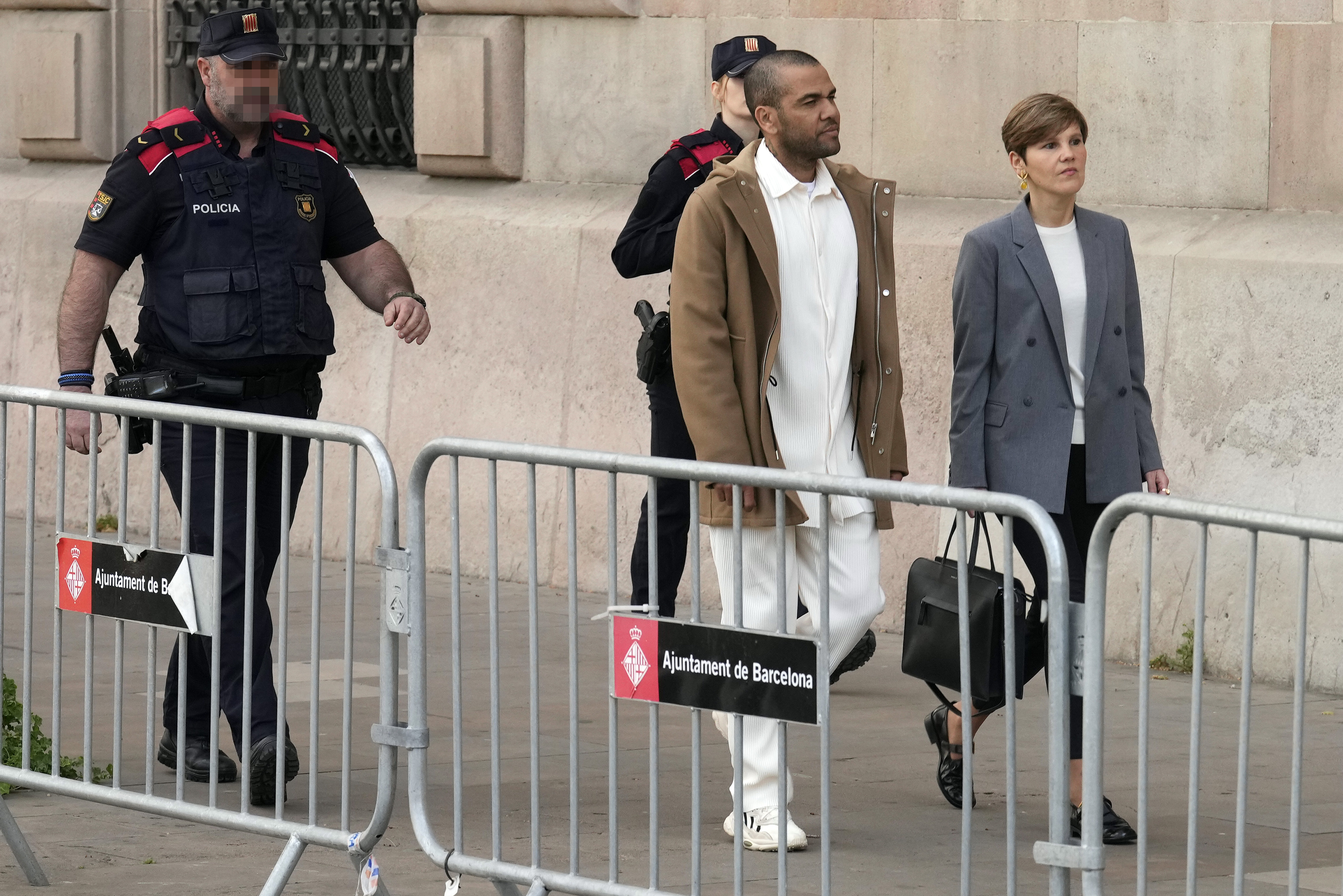 Esposa de Dani Alves publicó foto con el futbolista tras su salida de la cárcel