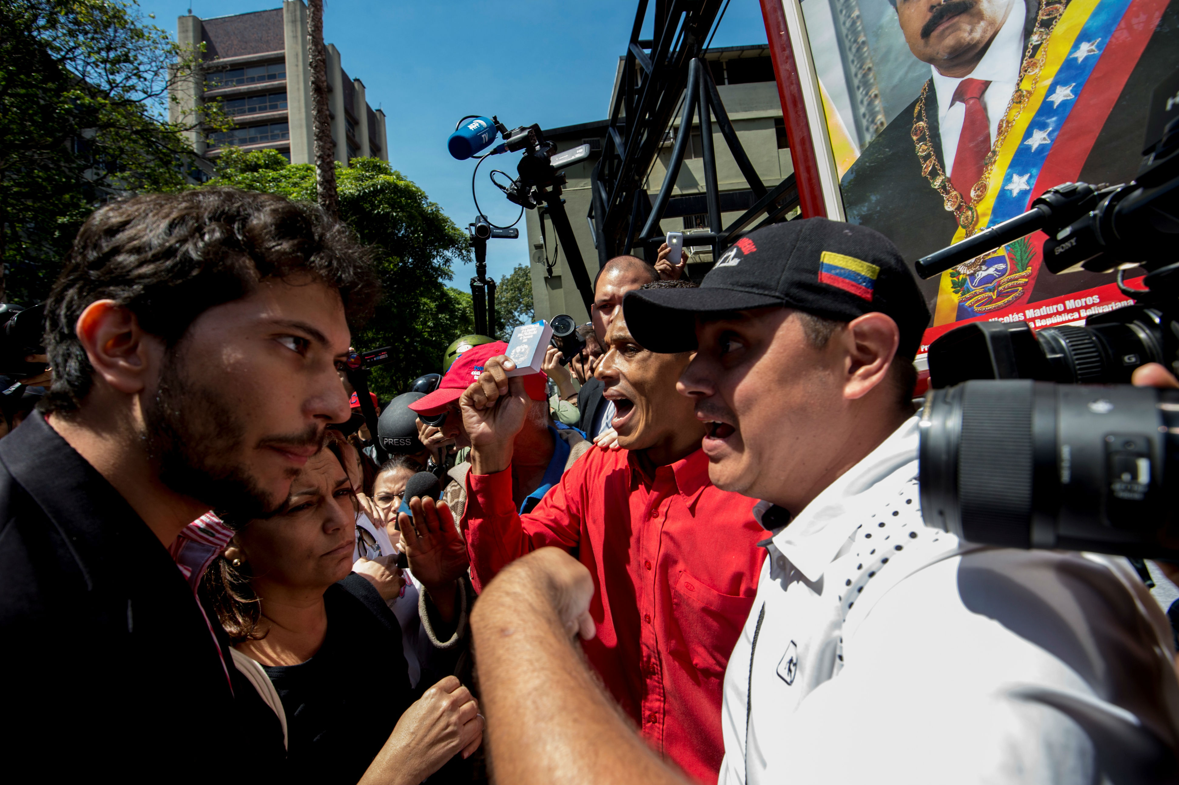 Periodistas protestan contra salida del aire de CNN en español en Venezuela