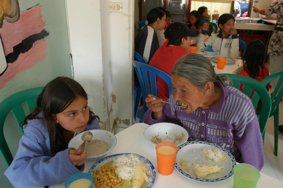Denuncian cierre de comedores comunitarios en Bogotá