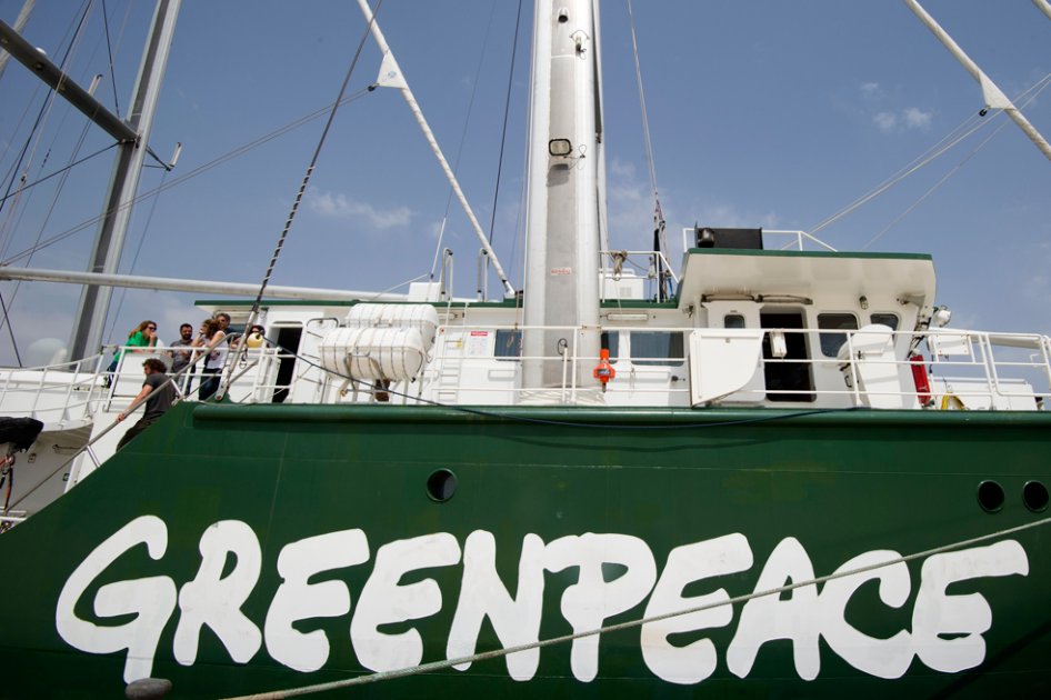 La organización ecologista Greenpeace admitió haber cometido graves errores de cálculo en una serie de operaciones financieras, lo que al parecer le ha acarreado pérdidas por valor de 3,8 millones de euros.