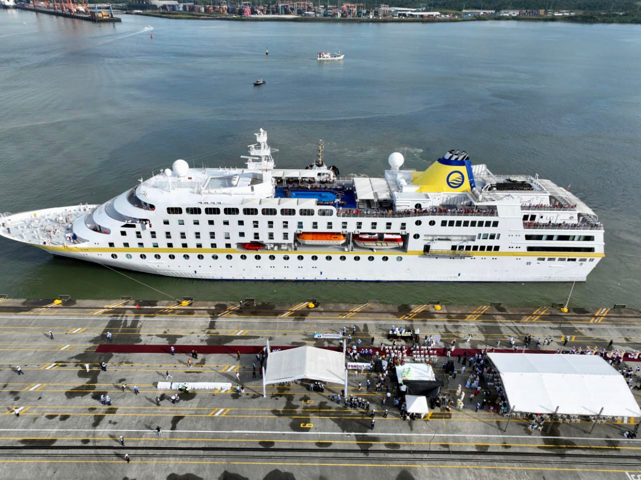 Buenaventura recibe su primer crucero con 400 turistas extranjeros abordo