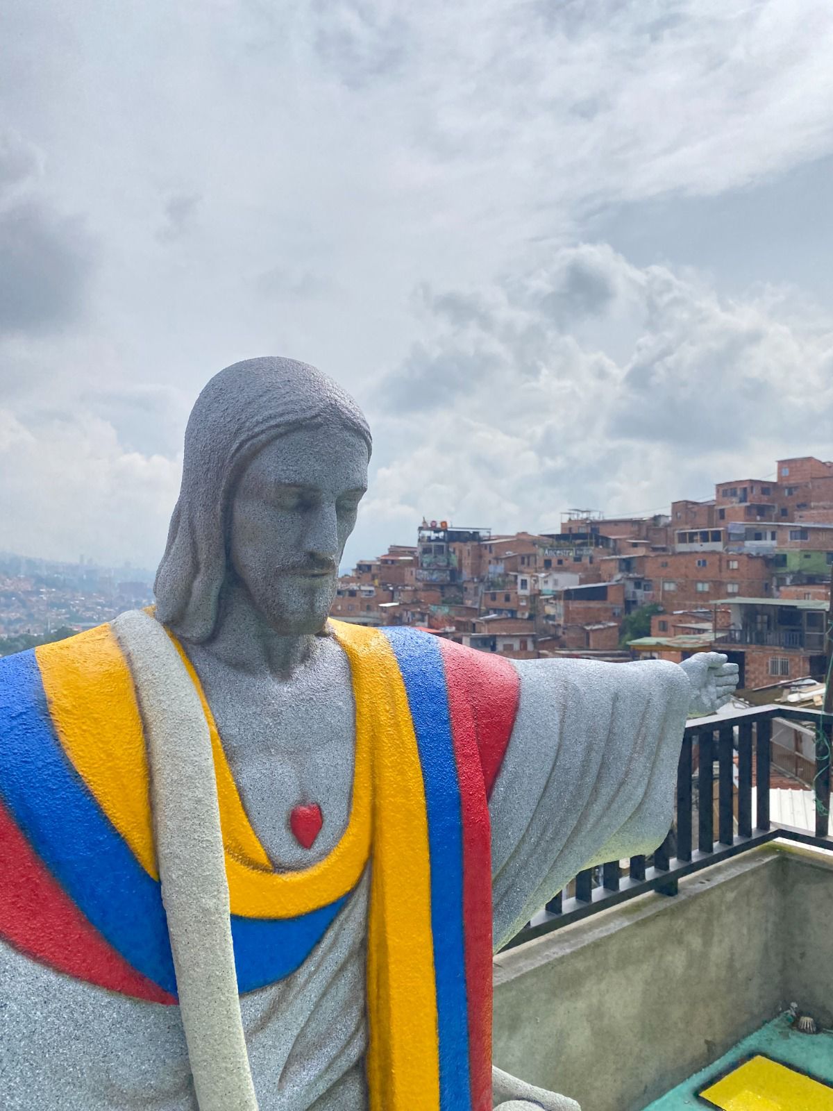 Cristo Redentor de 11 metros de altura, con identidad colombiana y que estará ubicado en la Comuna 13 de Medellín.