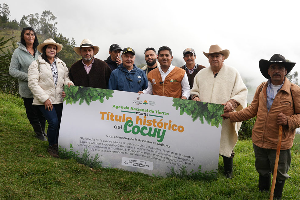 Después de un siglo de disputa, campesinos del Cocuy reciben títulos de sus tierras 