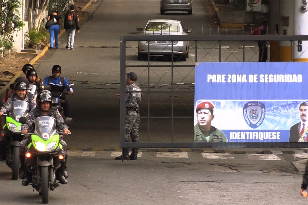 Aumenta la tensión por el estadounidense preso en El Helicoide