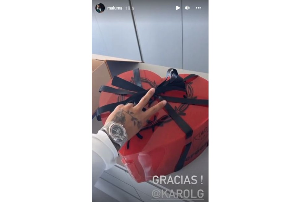 El artista de género urbano no dudó en presumir en sus redes sociales el detalle que Karol G tuvo con él.