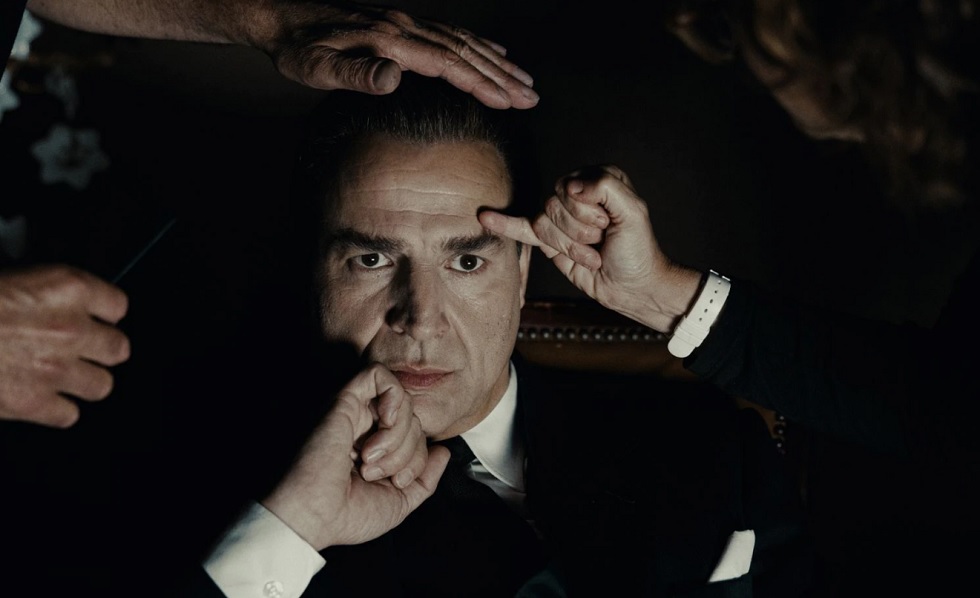 El icónico diseñador, Cristóbal Balenciaga, tendrá su propia serie