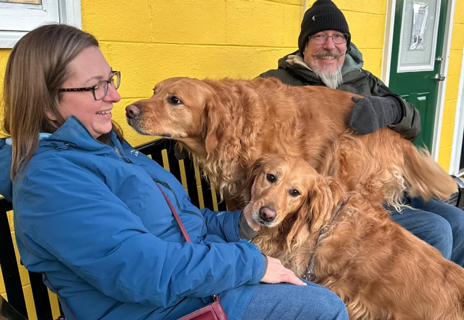 Los hermanos fueron adoptados juntos.