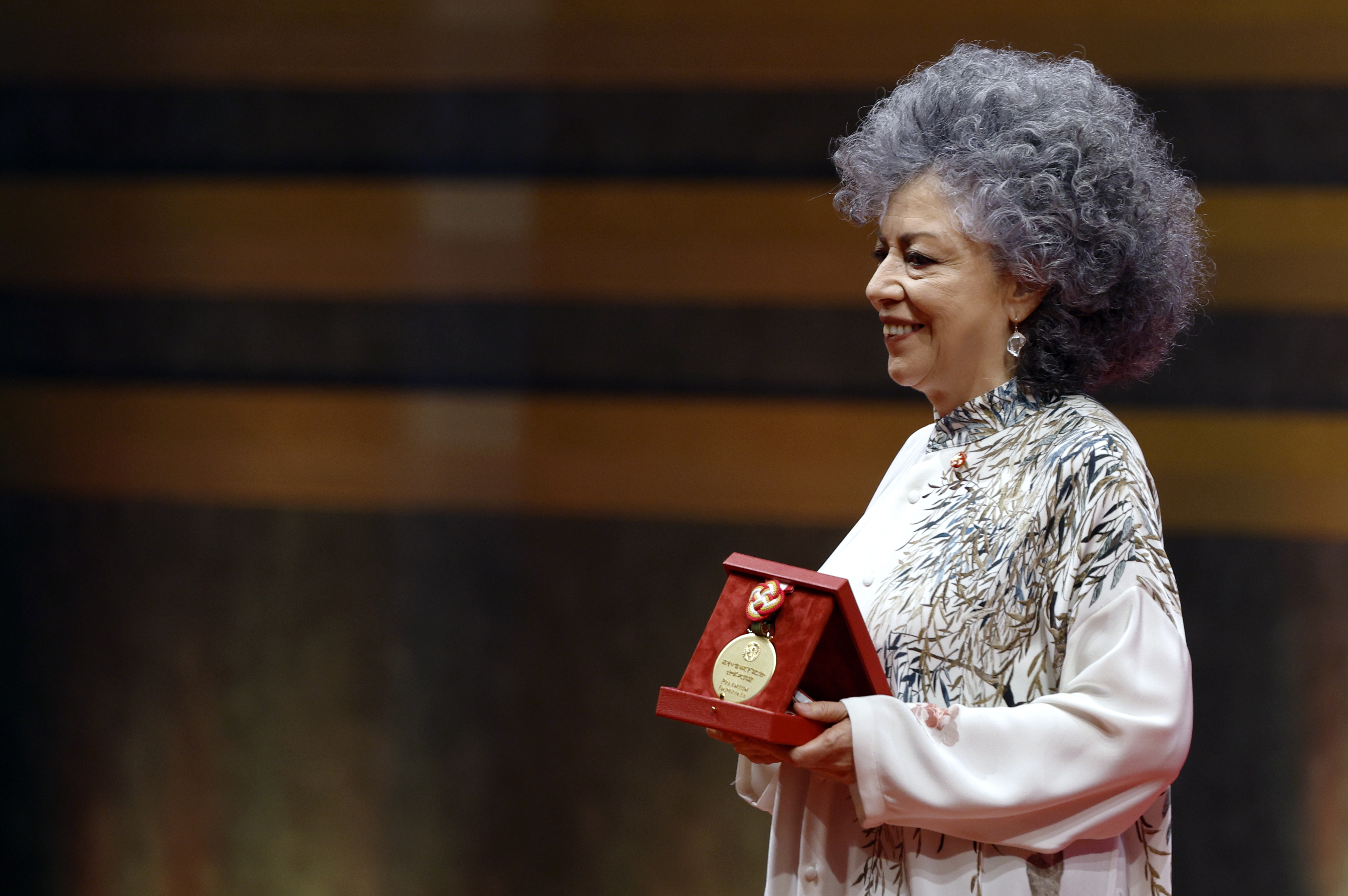 Doris Salcedo recibe el premio de escultura del Praemium Imperiale de Japón 2024