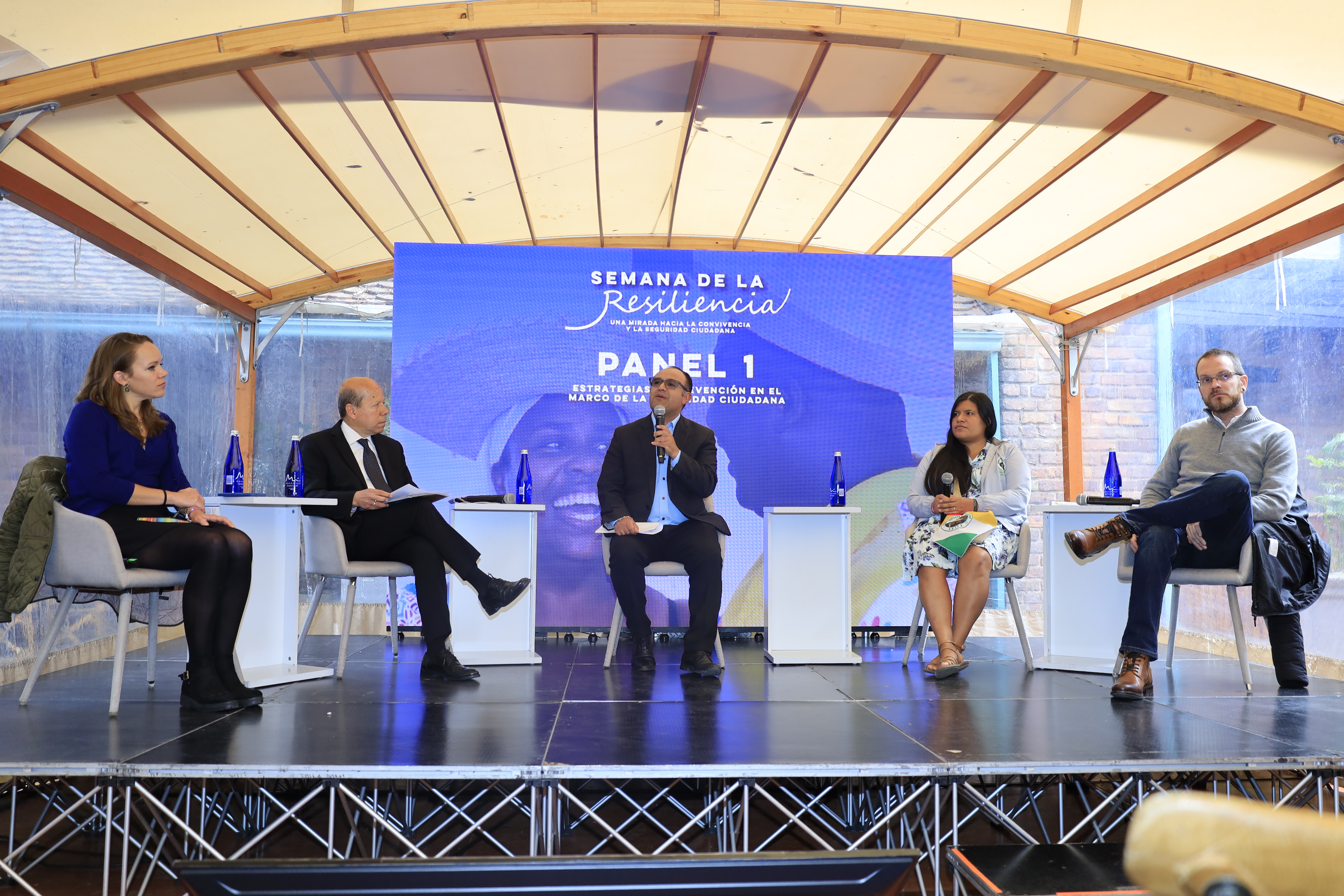 Primer panel, moderado por Élber Gutiérrez, productor general de El Espectador.