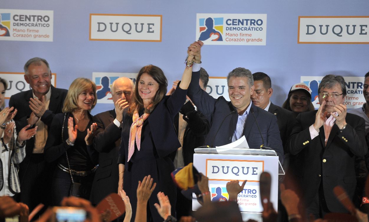 Iván Duque lidera intención de voto en nueva encuesta presidencial