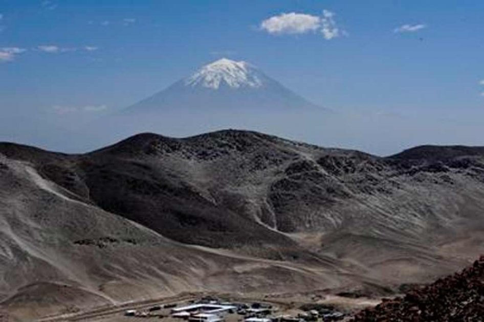 Con aviones controlan volcanes activos en Perú