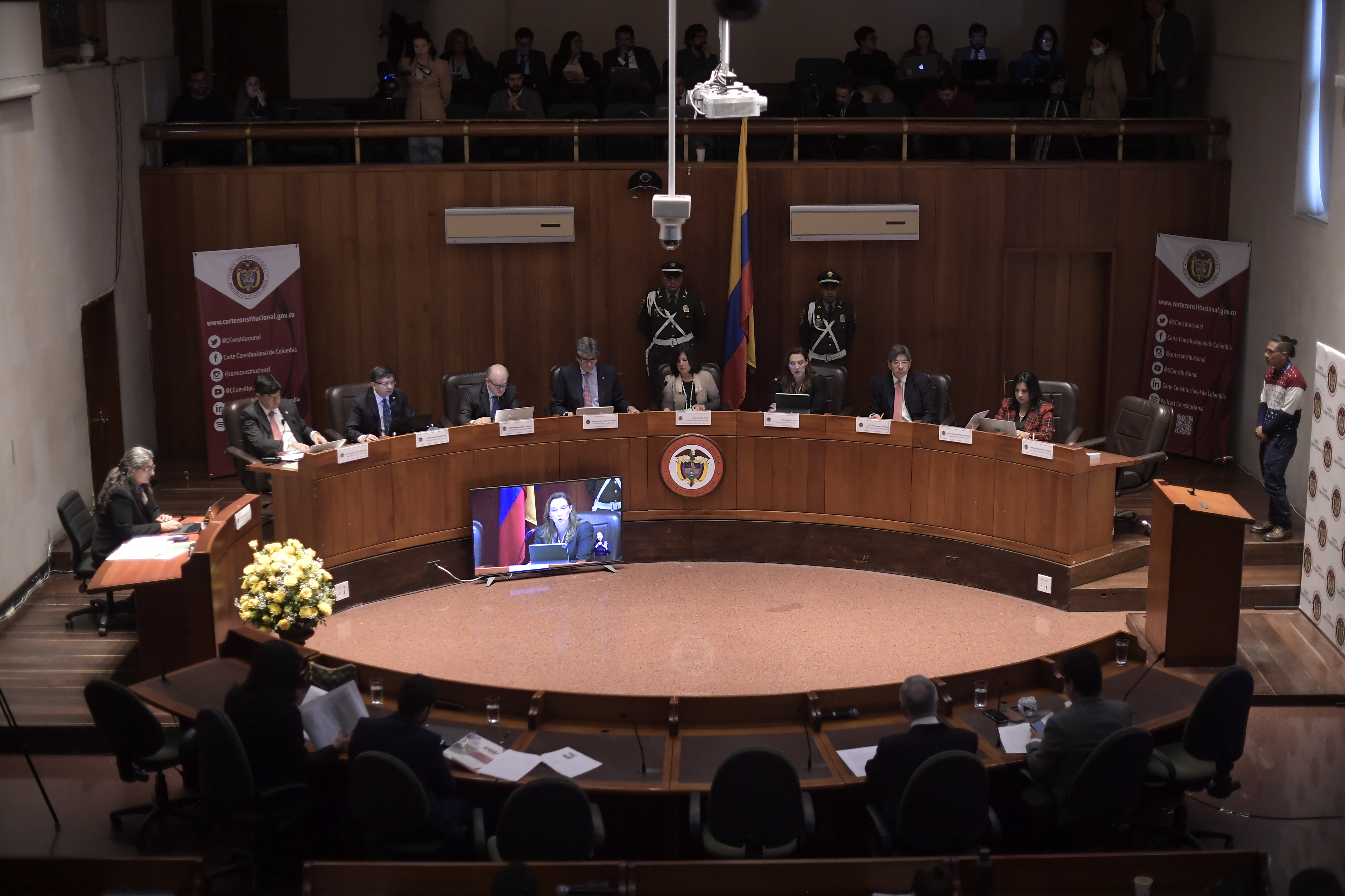La Corte Constitucional recibió los argumentos a favor y en contra de la llamada ley de paz total, con la que el gobierno de Gustavo Petro puede entablar diálogos con grupos armados ilegales, como el Clan del Golfo y disidencias de las FARC.