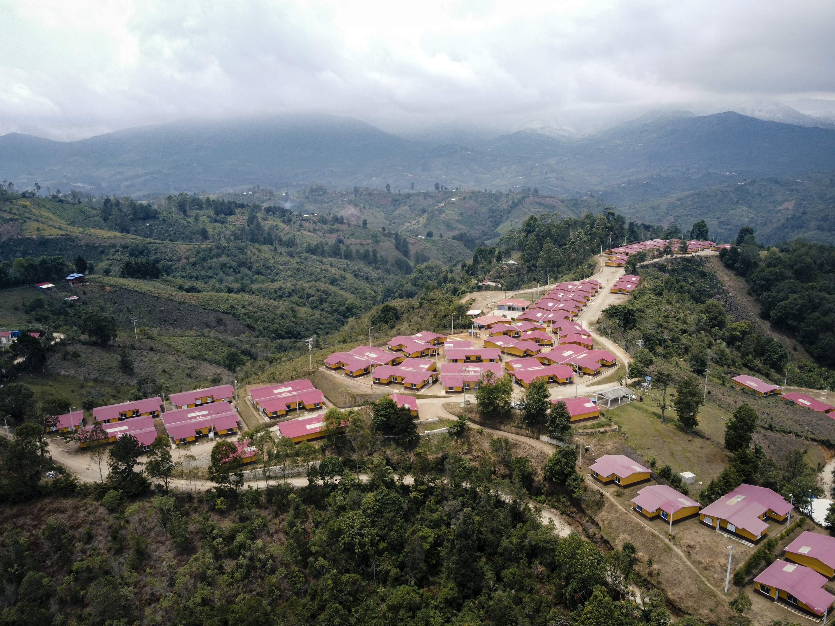 La primera entrega de viviendas a firmantes de paz se dio en el ETCR Los Monos, en Caldono, Cauca