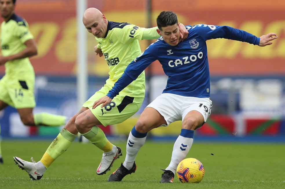 Everton, con Yerry Mina y James, perdió en casa ante Newcastle