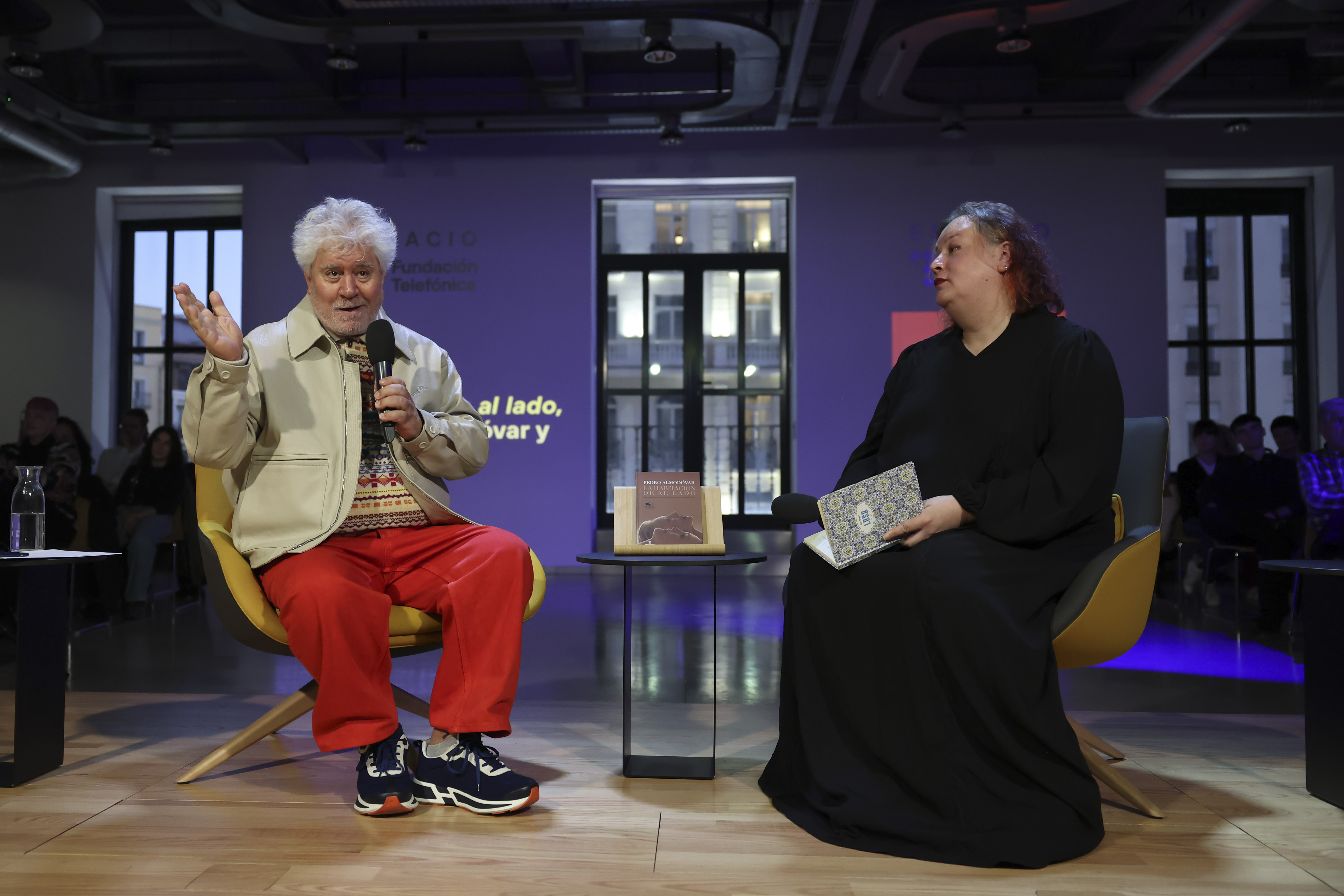 Almodóvar siente “el fin de los tiempos” por la riada de Valencia y el triunfo de Trump