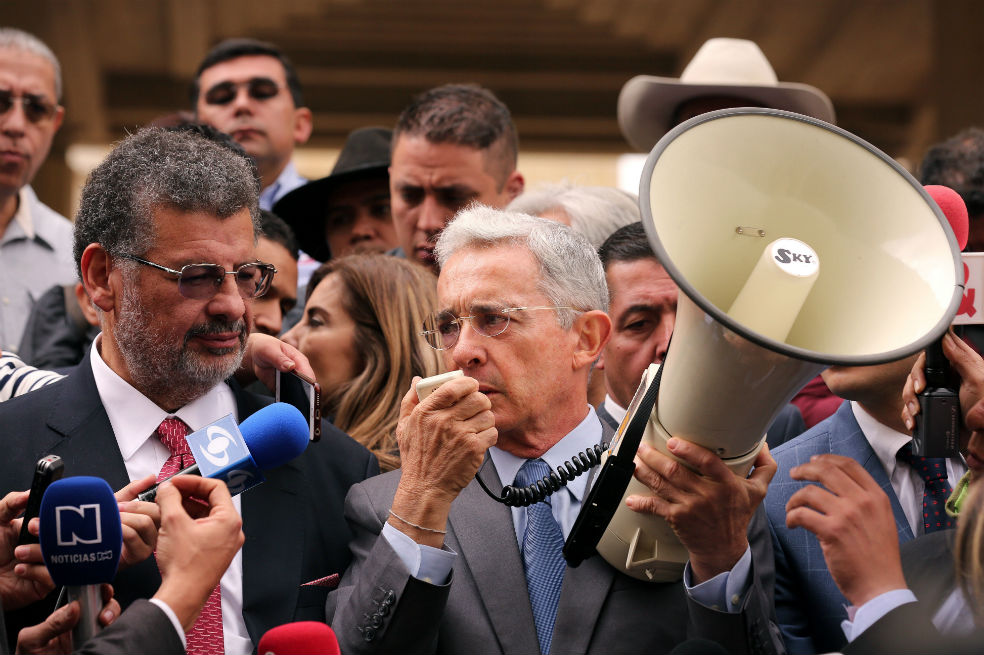 Uribe sugiere presiones de Santos en investigación que tiene en Corte Suprema